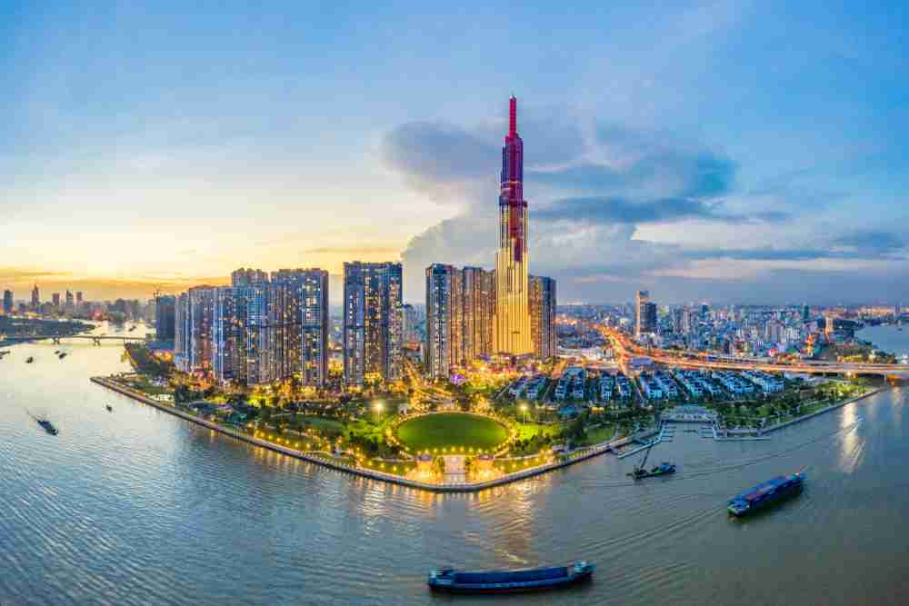 Skyline of Hi Chi Minh City - Hien Phung Thu/Shutterstock.com