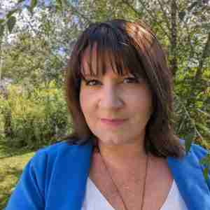 Head Shot - Renee DeLawder